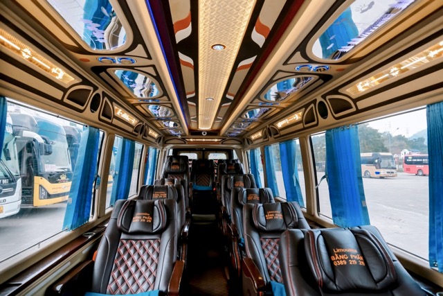 Limosine Bus photo 3